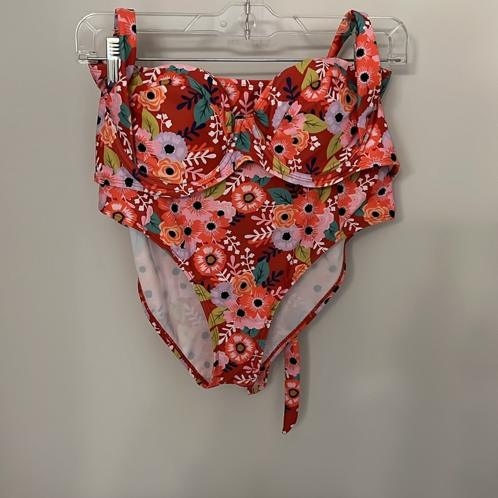 Underwire swim top and high waisted bottoms. NWOT